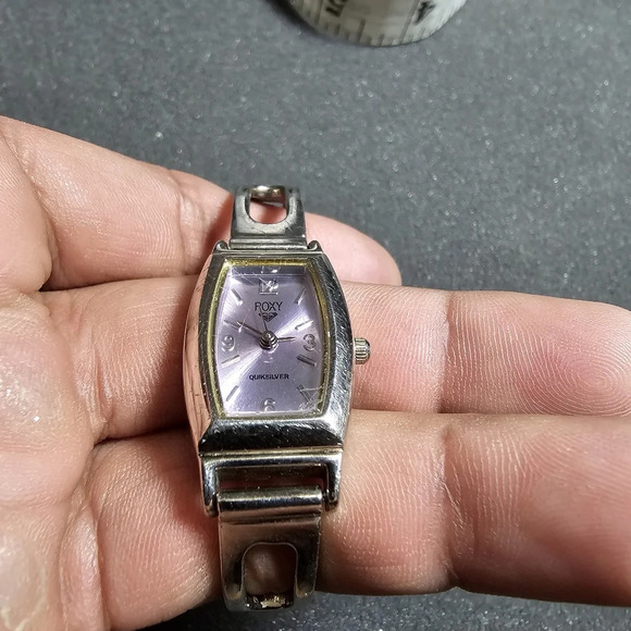 Roxy By Quicksilver Ladies Quartz Watch Silver Tone Purple Dial Working RX1900 s - Picture 2 of 9